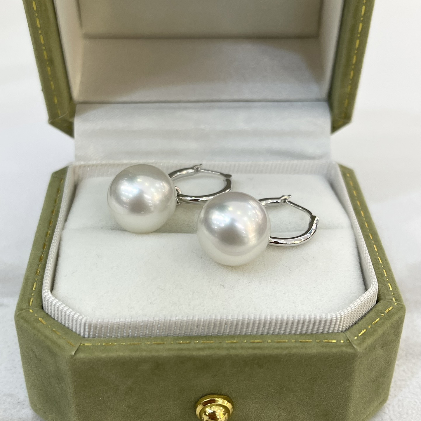 Australian White South Ocean Hoop Earrings