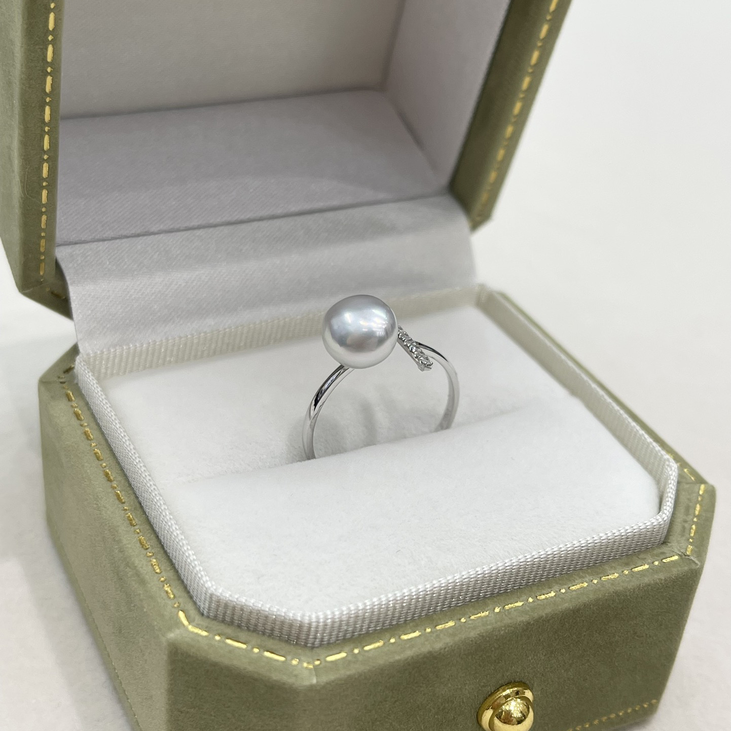 18K Gold Diamond Keshi Pearl Ring