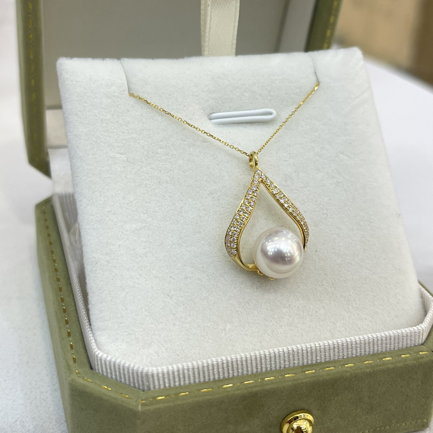 18K Gold Akoya Diamond Pearl Pendant