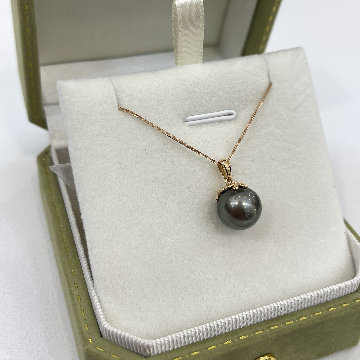 18K Gold Tahitian Pearl Pendant