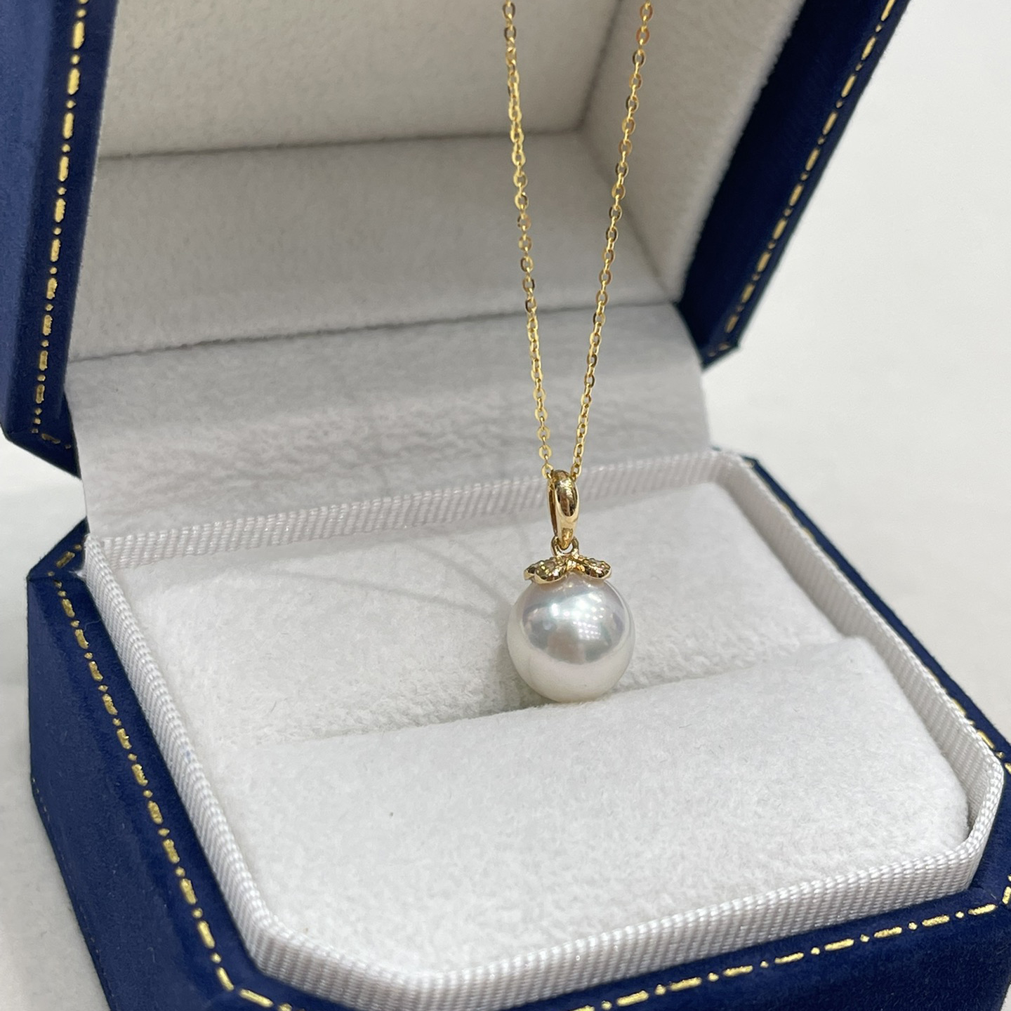 18K Gold Diamond Akoya Pearl Pendant