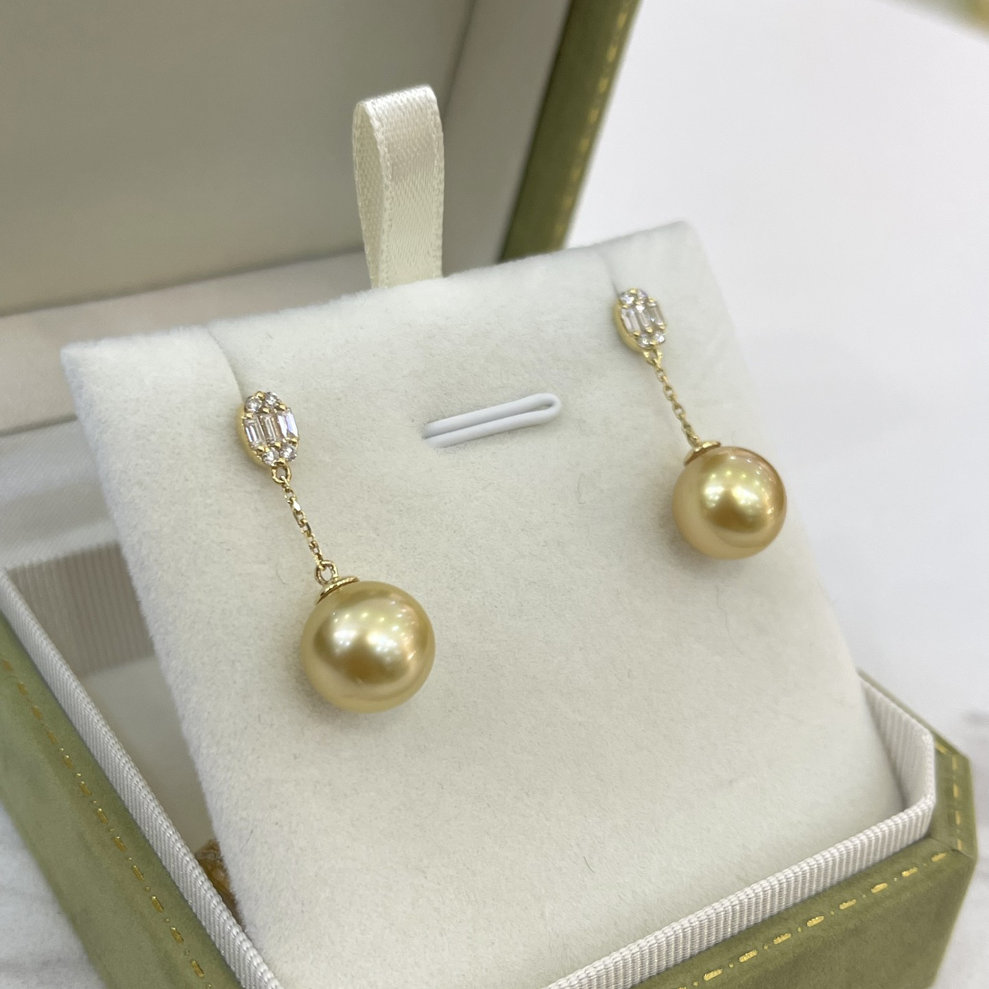 18K Gold Diamond Pearl Earrings