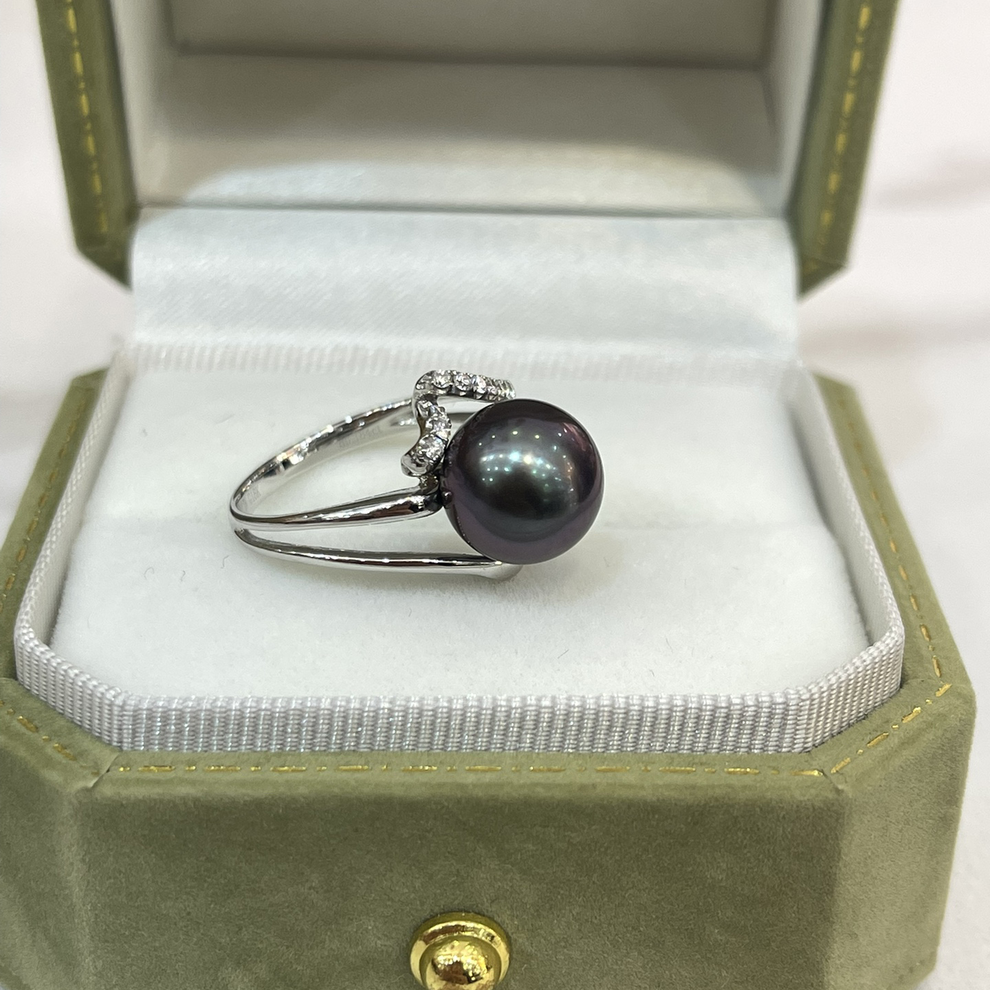 18K Gold Diamond Tahitian Pearl Ring