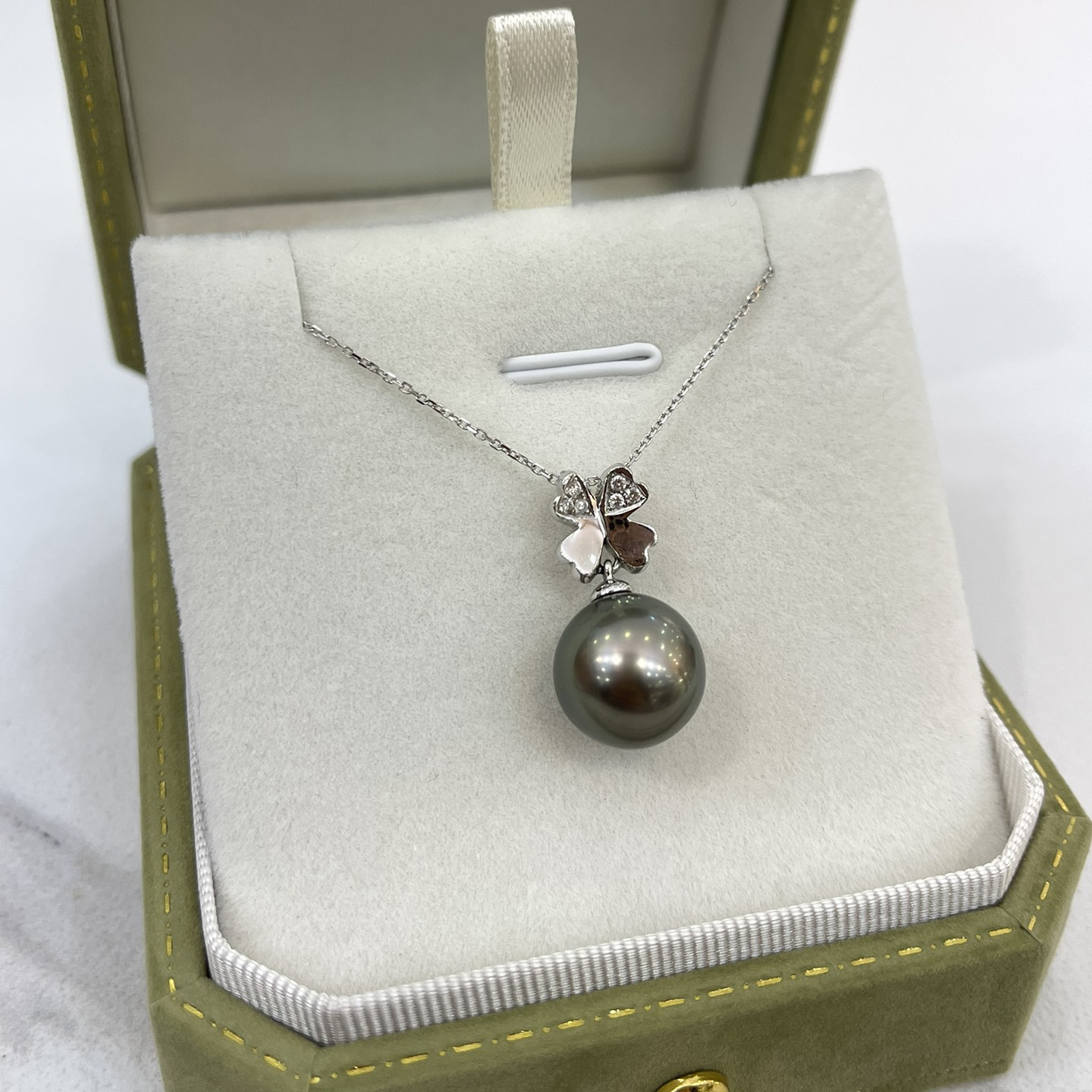 18K Gold Diamond Pearl Pendant