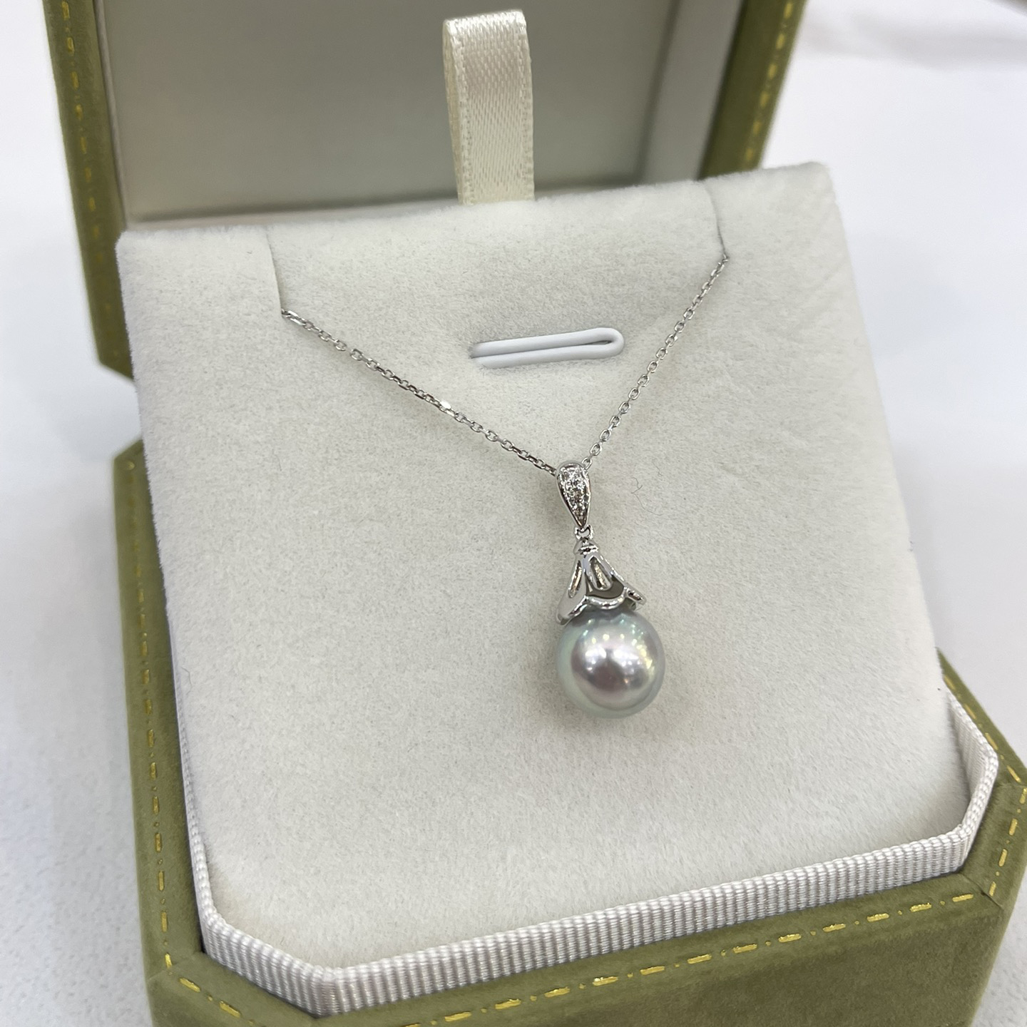 18K Gold Diamond Pearl Pendant