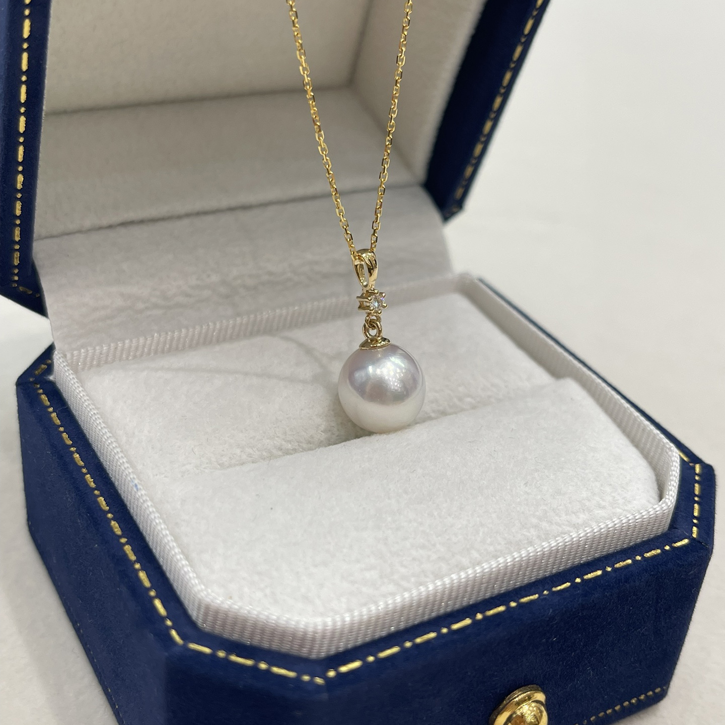 18K Gold Diamond Pearl Pendant