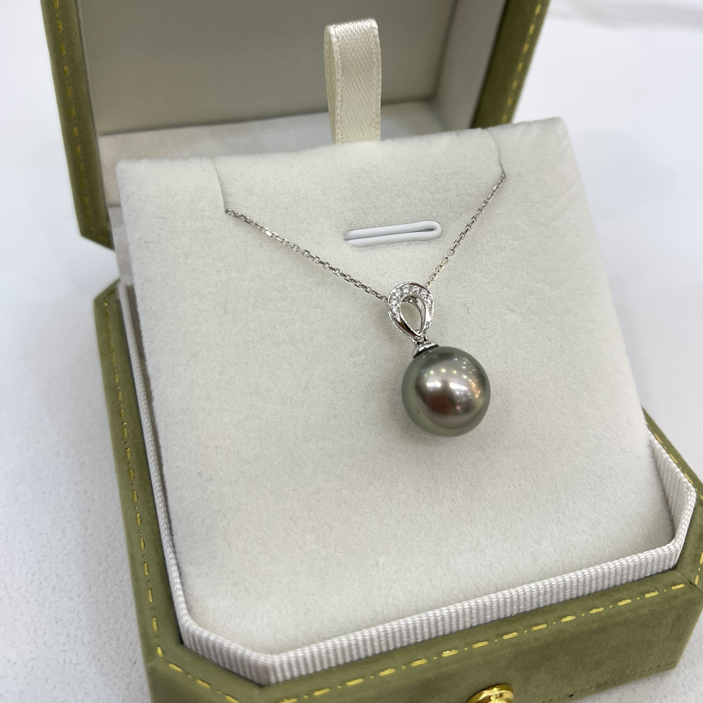 18K Gold Diamond Pearl Pendant