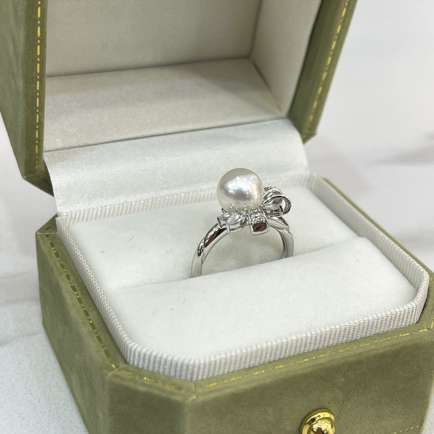 18K Gold Diamond Pearl Ring
