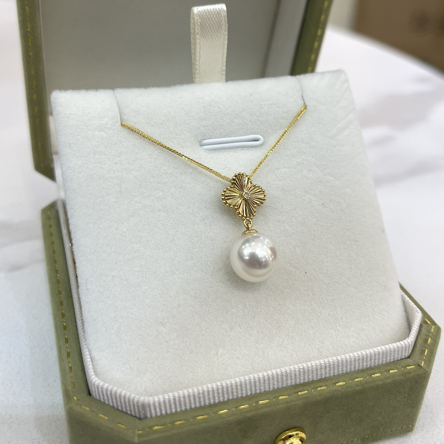 18K Gold Diamond Four-leaf Clover Akoya Pearl Pendant
